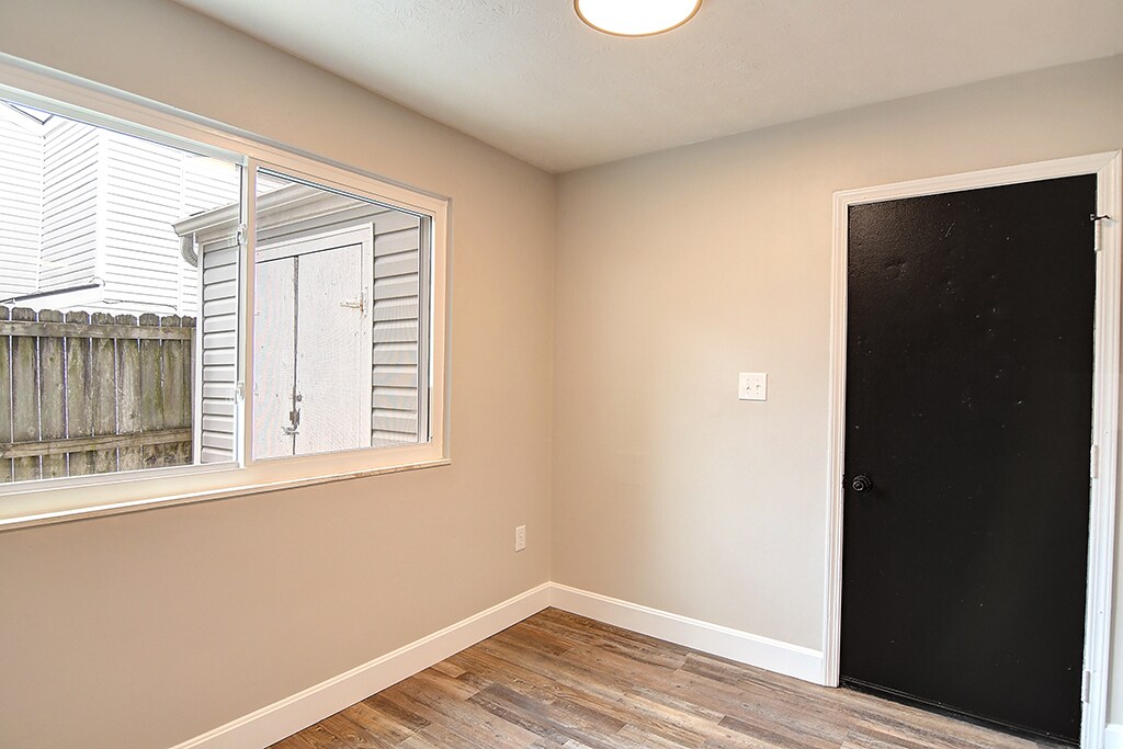 Building Photo - 306 Chadwick Pl