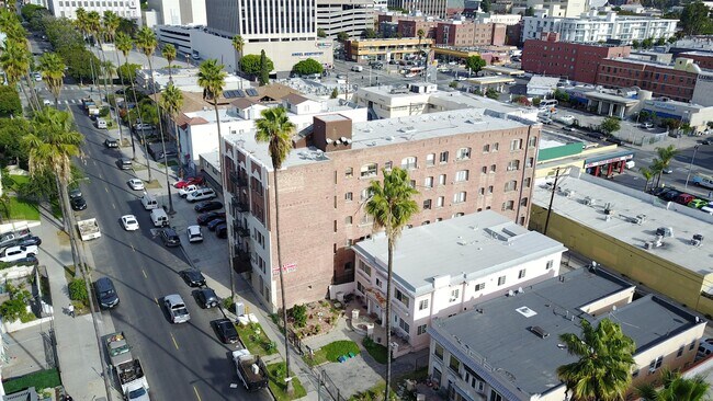 Building Photo - 738 S New Hampshire Ave
