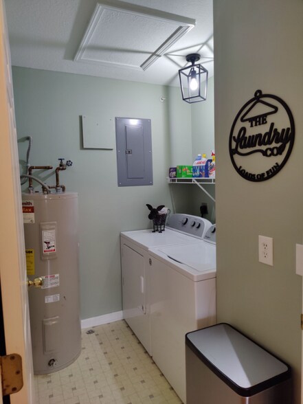 Building Photo - 1006 E Duncan St