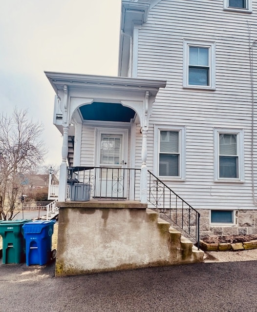 Building Photo - 48 Cook St