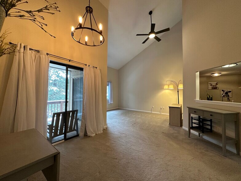 Living - 306 Trailside Way