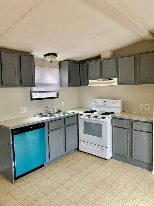 Building Photo - Adorable 2 bedroom 1 bath Mobile Home loca...