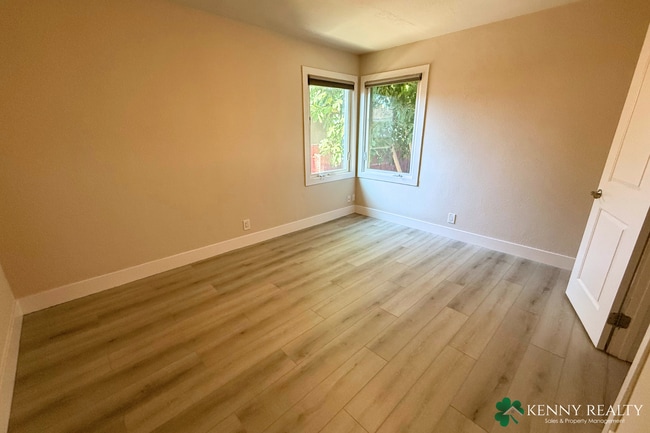 Building Photo - 3 Bedroom, 2 Bathroom (Main House + ADU) -...