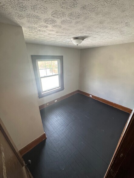 Building Photo - 9520 Marah Ave