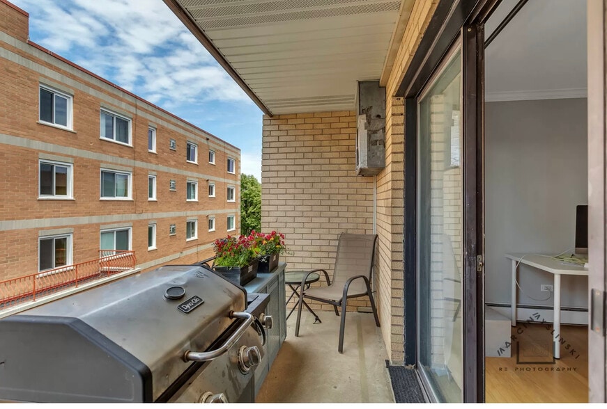 Balcony - 6464 N Northwest Hwy