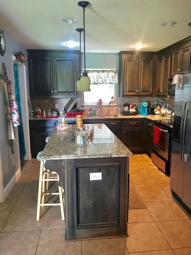 Building Photo - Spacious 3BR/2BA Home in Miller Farms with...