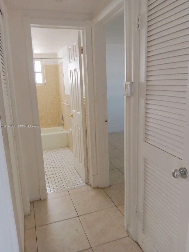 Building Photo - 1826 Cleveland St