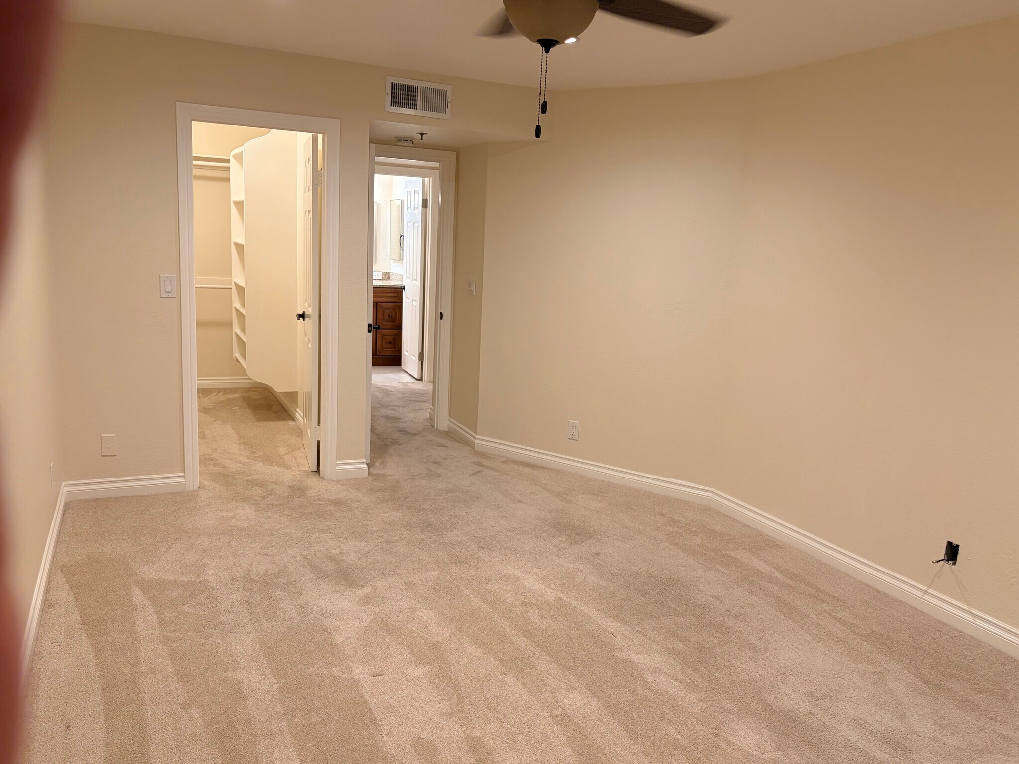 Building Photo - 653 Oak Run Trl