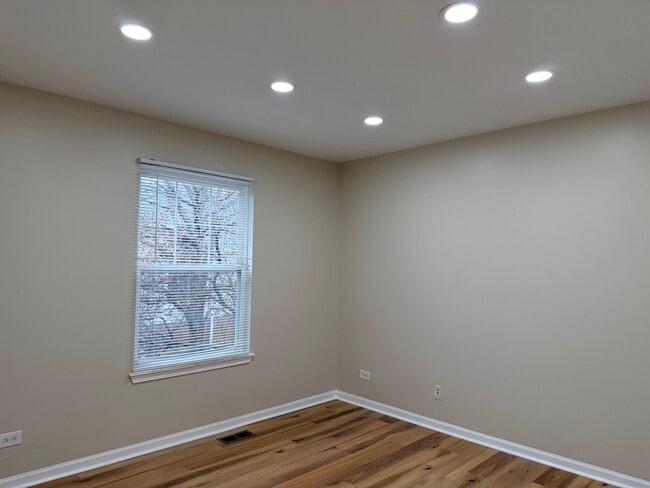 Building Photo - 431 Pine Lake Cir