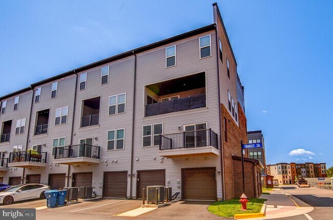 Building Photo - 43792 Middleway Ter