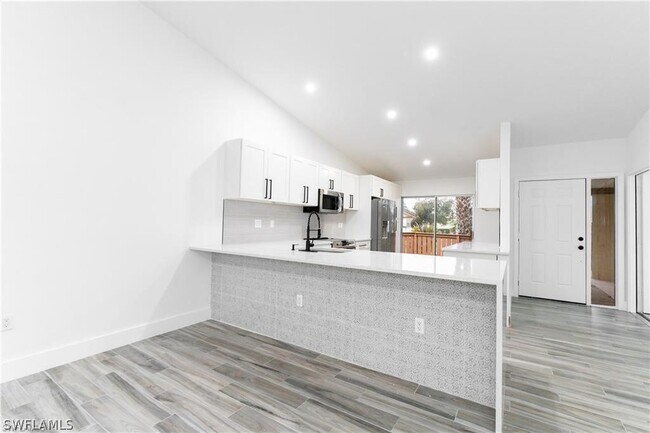 Building Photo - 6499 Royal Woods Dr