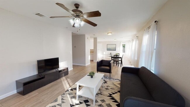 Building Photo - 5105 Spruce Cove