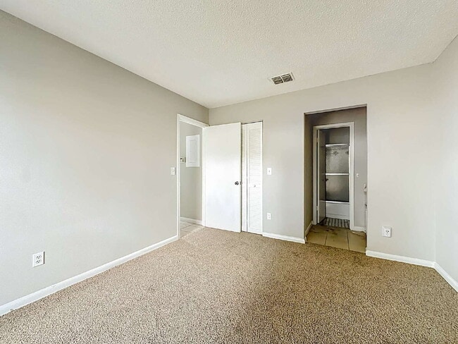 Building Photo - 8312 Westover Ct