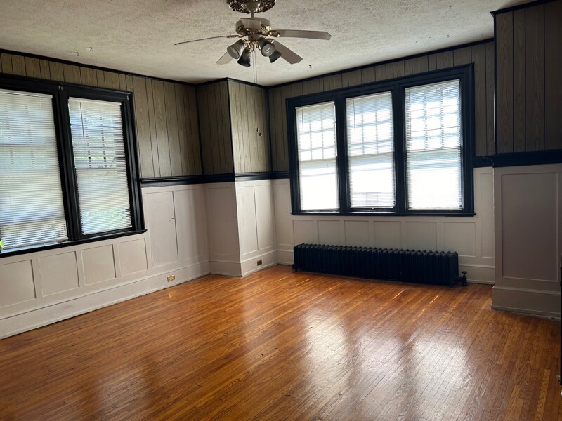 Building Photo - 713 Chestnut Ave