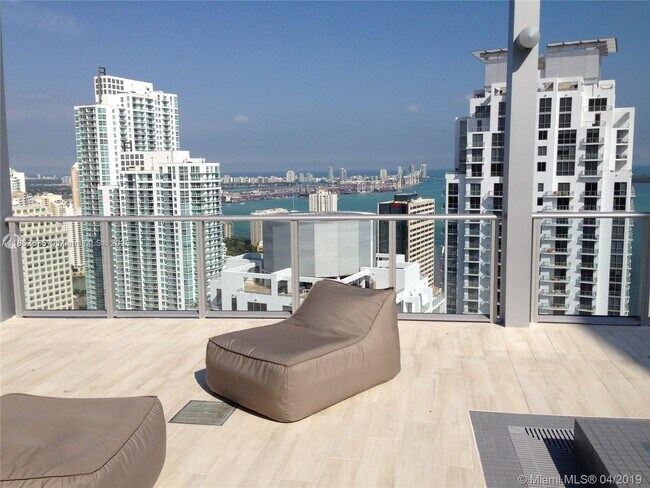 Building Photo - 1100S S Miami Ave