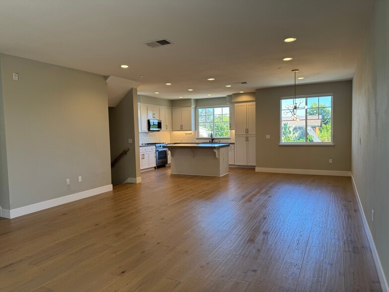 Building Photo - 465 Harrison Ave
