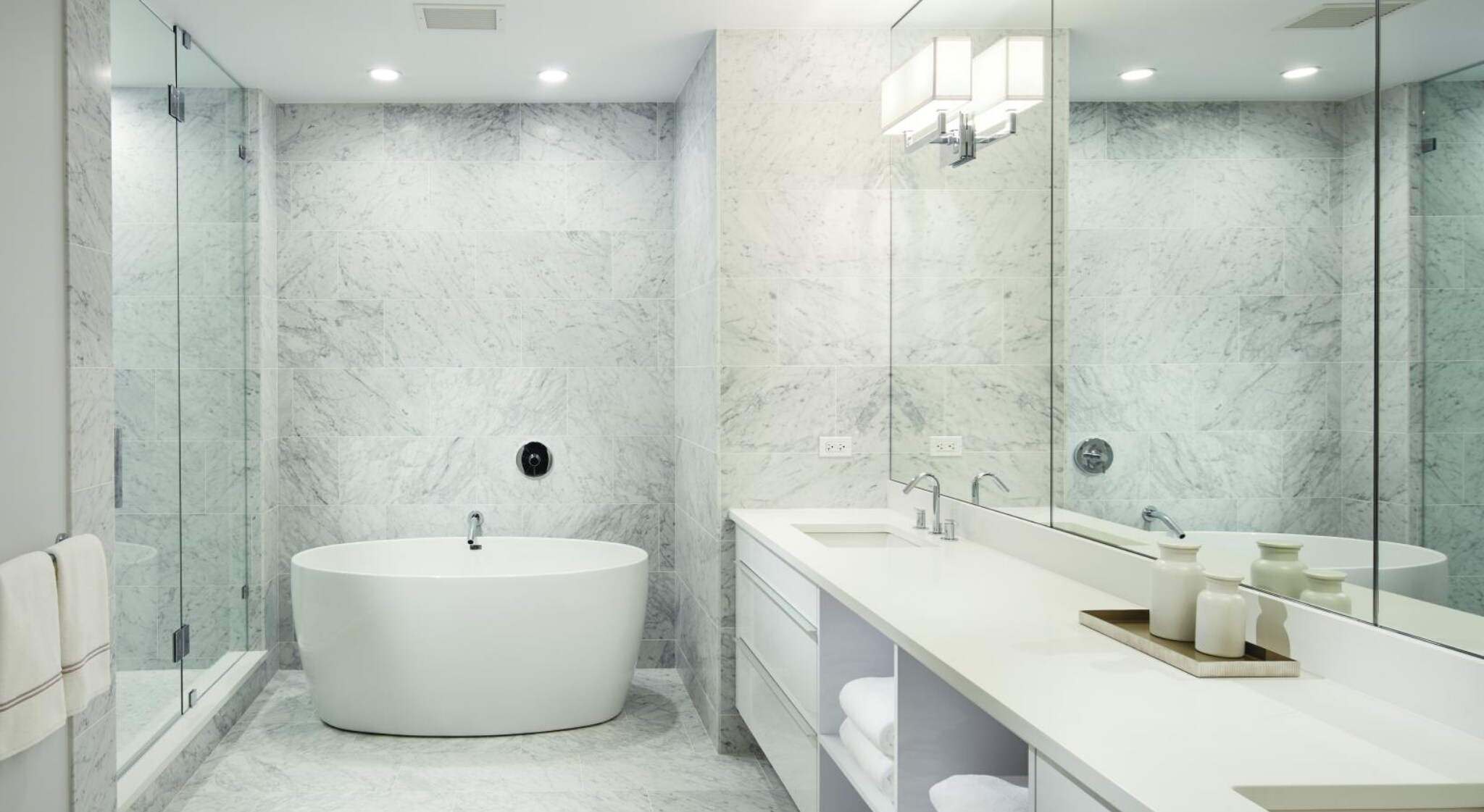 Building Photo - 912 N State St