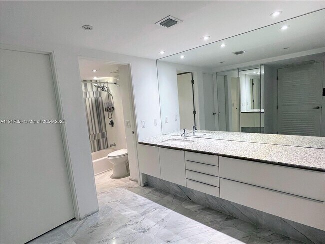 Building Photo - 2350 NE 135th St