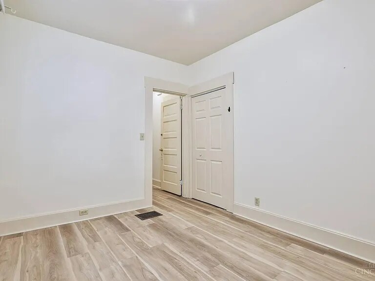 Building Photo - 2911 Robertson Ave