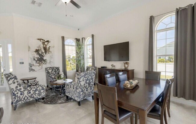 Building Photo - 3 bedroom Loren Cove Unit with Access to A...