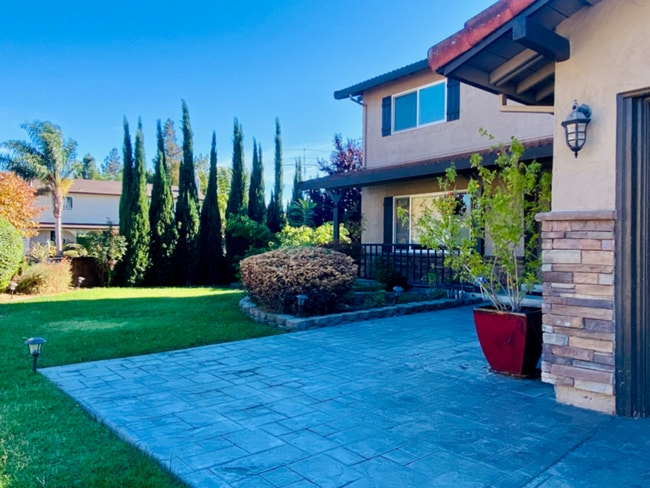 Building Photo - 1757 Burbank Ct