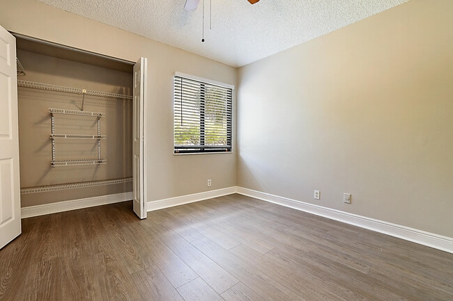 Building Photo - 605 Harbour Pointe Way