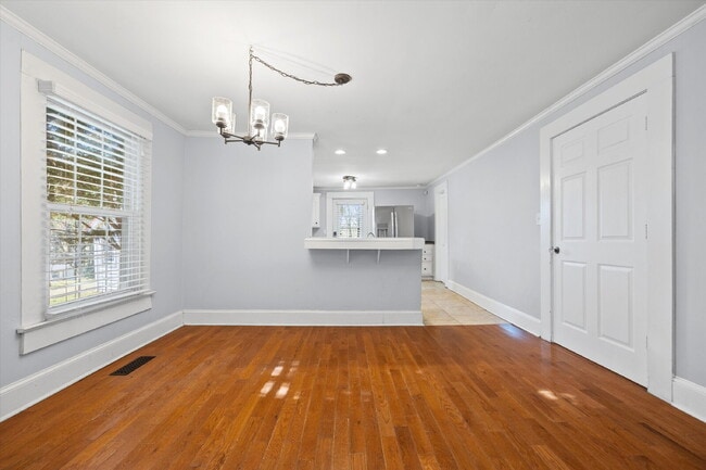 Building Photo - 512 Banks St