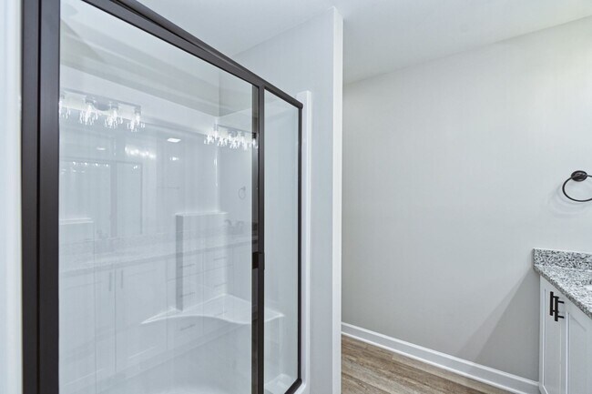 Building Photo - Like New and Move In Ready!