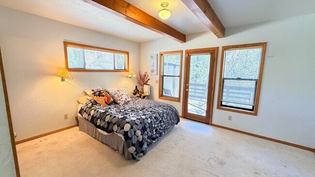 Building Photo - 54061 Linger Ln