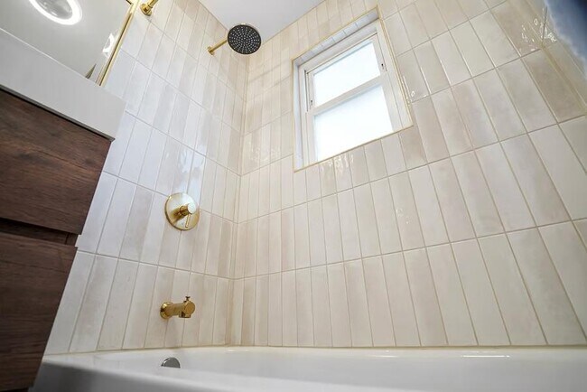 Building Photo - 2412 SW Mission Ave