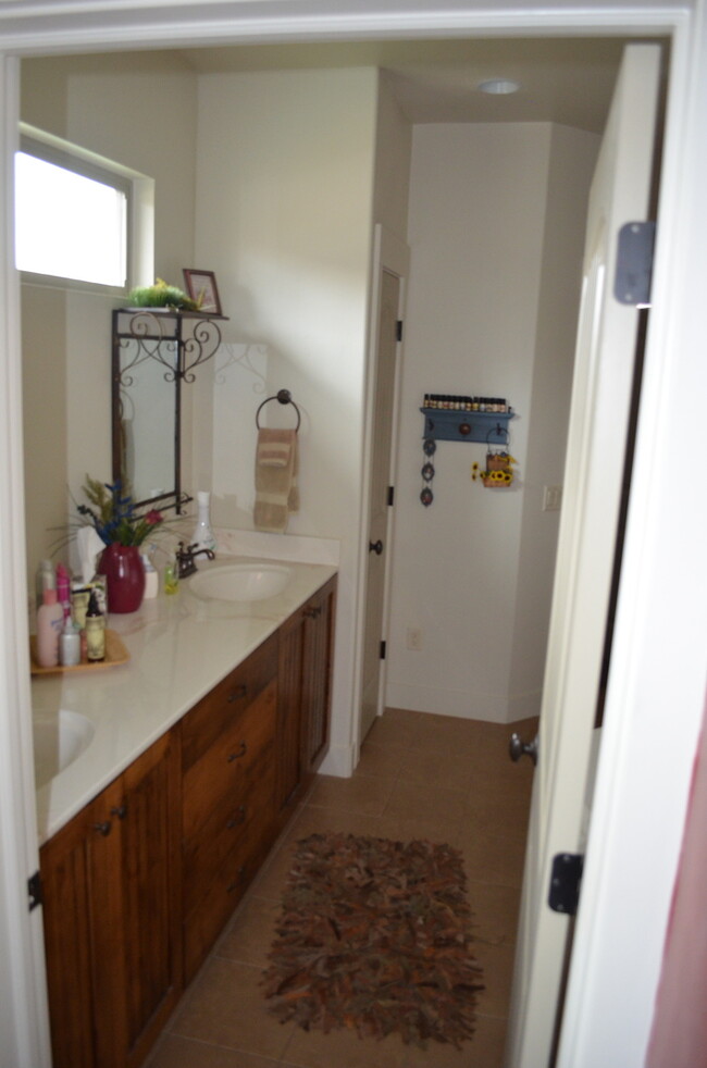 Building Photo - Great Home Coming Available