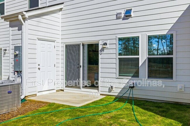 Building Photo - 238 Tiger Lily Dr