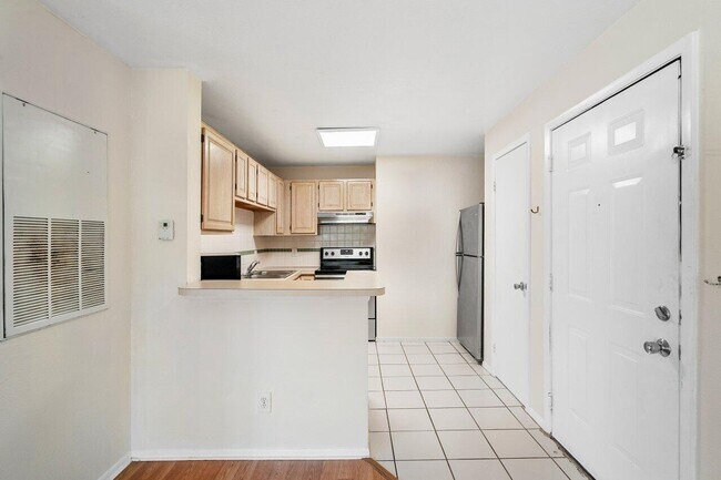 Building Photo - 1825 Palm Cove Blvd