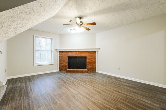 Building Photo - 3296 Goldenchain Dr