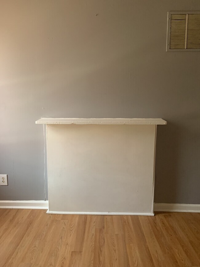 Building Photo - Rowhome in West Baltimore