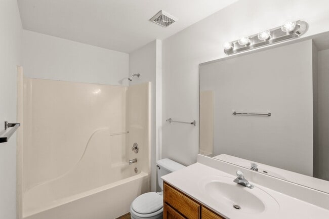 Building Photo - 1620-1622-1622 Juniper Dr