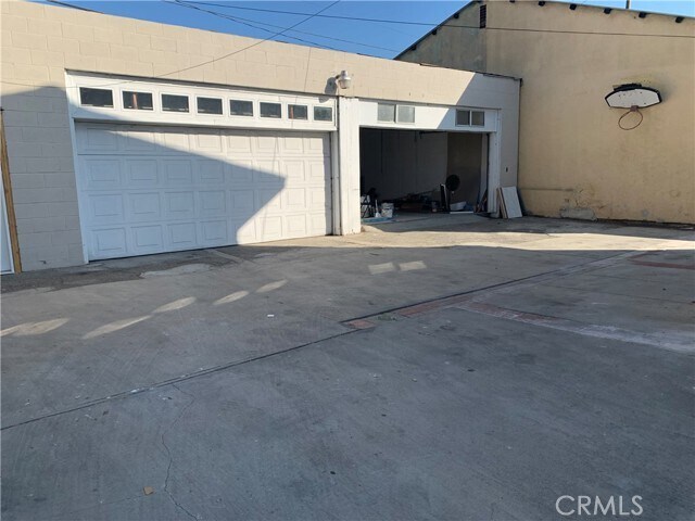 Building Photo - 212 S Vail Ave