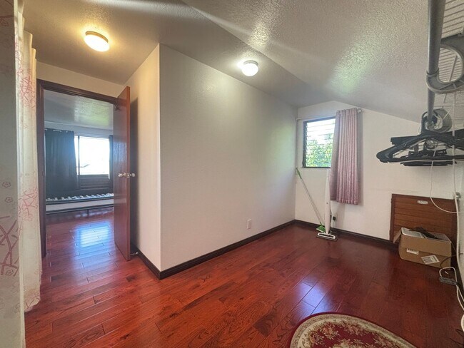 Building Photo - 1055 Alewa Dr