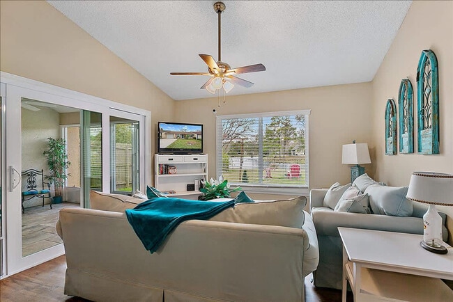 Building Photo - 11411 N Malibu Way