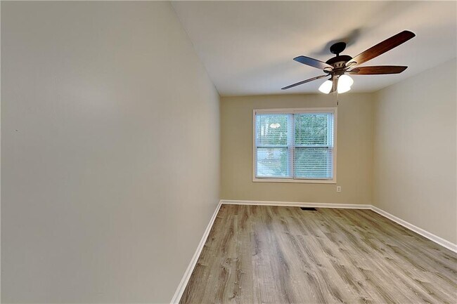 Building Photo - 255 Valley Brook Dr