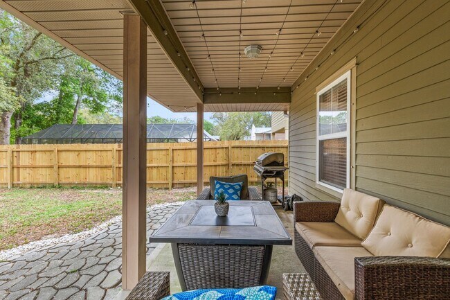 Building Photo - Modern Home in the Heart of Niceville!