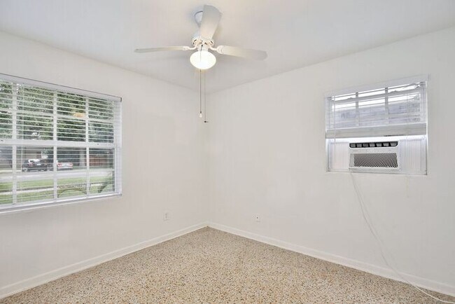 Building Photo - Beautiful 3/2 Spacious Pool Home with a Fenced Backyard and 1 Car Garage in Lake Marsha - Orlando!