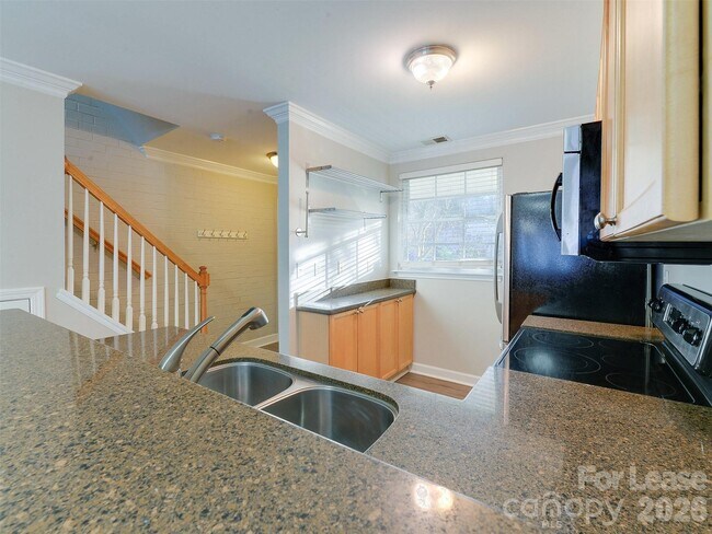 Building Photo - 1224 Green Oaks Ln