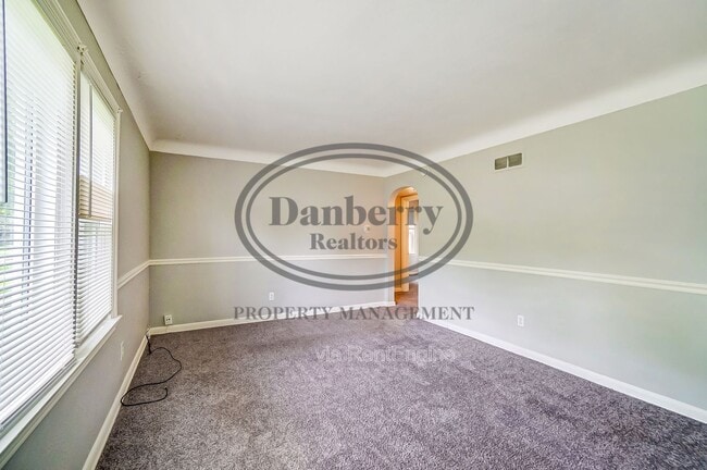 Building Photo - 833 Turner Ave