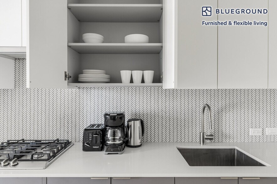 Building Photo - 243 W 28th St