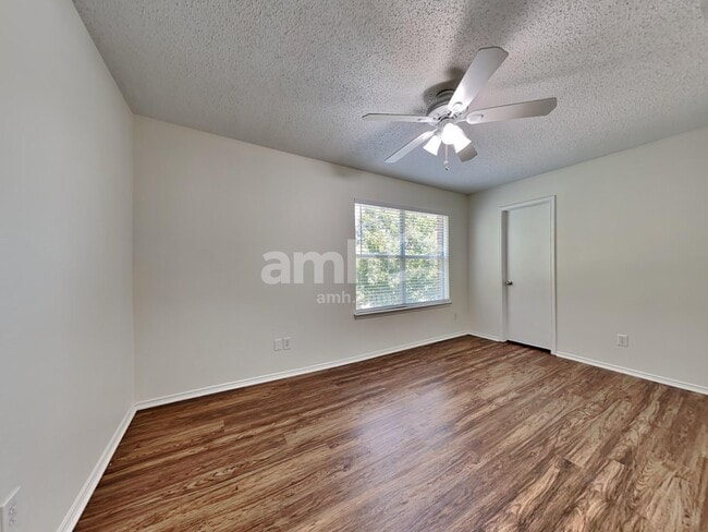Building Photo - 10408 Wood Leaf Ct