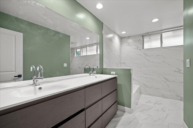 Building Photo - Stunning Remodeled 3-Bedroom Home in Prime...