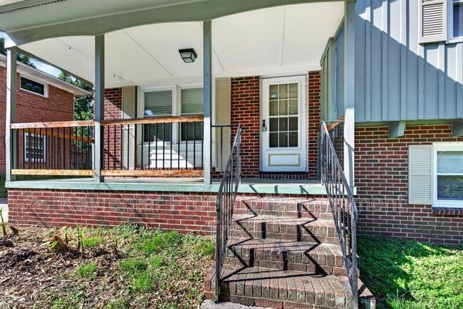 Building Photo - 1821 W Meadowview Rd