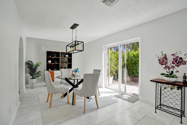 Building Photo - 9841 NW 9th Ct