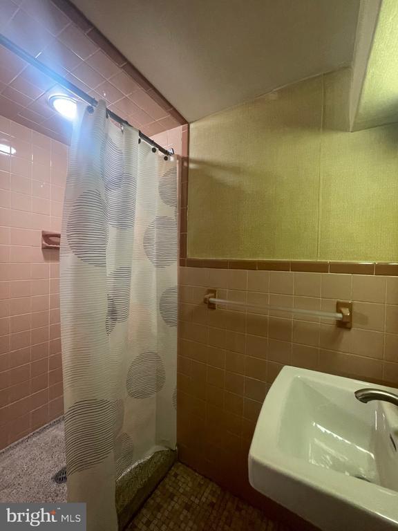 Building Photo - 1917 Winton Ave